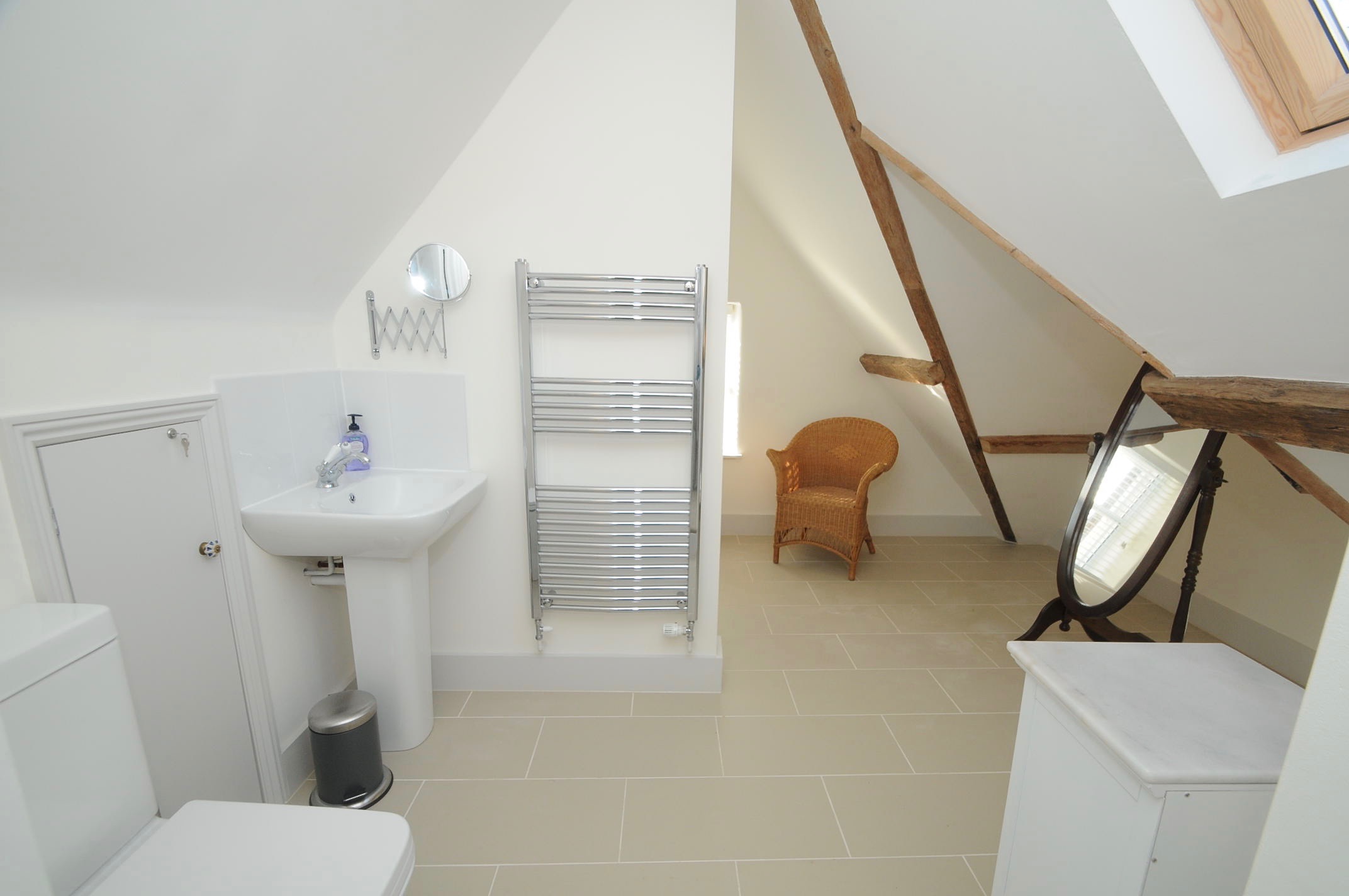 Quay House Second floor family bedroom En-suite.jpg